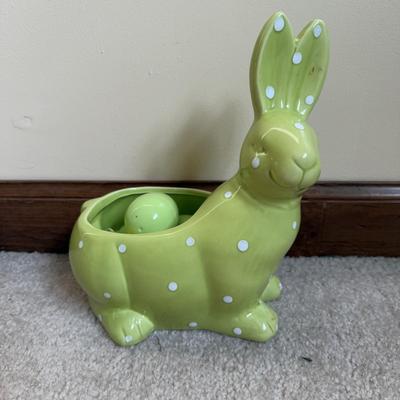 LOT 34B: Collection of Easter / Spring Home Decor