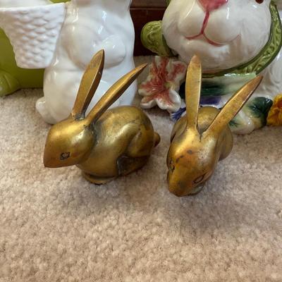 LOT 34B: Collection of Easter / Spring Home Decor