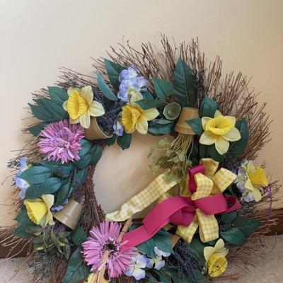 LOT 34B: Collection of Easter / Spring Home Decor