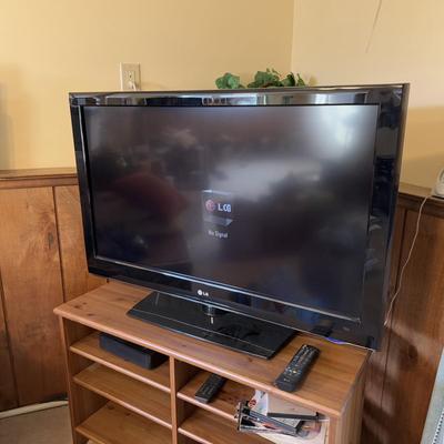 LOT 35B: 42" LG Television Model 42LD520-UA