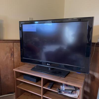 LOT 35B: 42" LG Television Model 42LD520-UA
