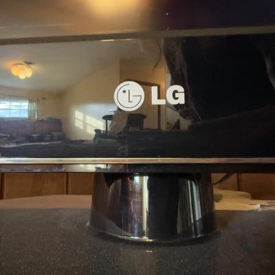 LOT 35B: 42" LG Television Model 42LD520-UA
