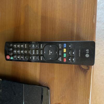 LOT 35B: 42" LG Television Model 42LD520-UA