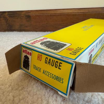 LOT 36B: Atlas HO Train Cars in Boxes, Throttlepack Model 501 Transformer w/ Box & More