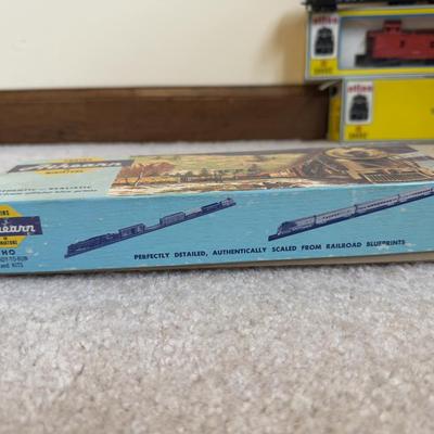 LOT 36B: Atlas HO Train Cars in Boxes, Throttlepack Model 501 Transformer w/ Box & More