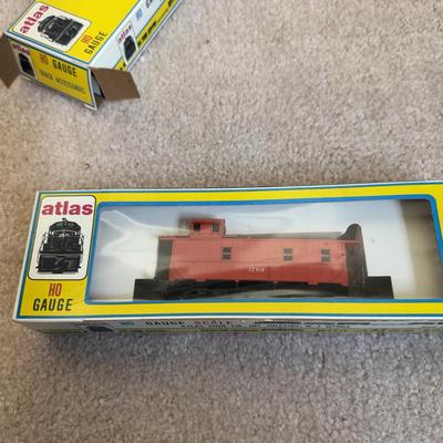 LOT 36B: Atlas HO Train Cars in Boxes, Throttlepack Model 501 Transformer w/ Box & More