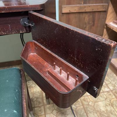 LOT 40B: Vintage Singer 206 Sewing Machine in Folding Trapezoid Cabinet / Sewing Table w/ Matching Storage Bench