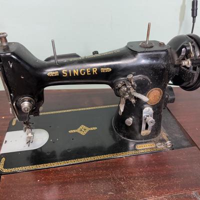 LOT 40B: Vintage Singer 206 Sewing Machine in Folding Trapezoid Cabinet / Sewing Table w/ Matching Storage Bench