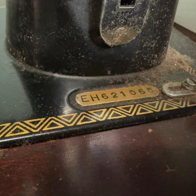 LOT 40B: Vintage Singer 206 Sewing Machine in Folding Trapezoid Cabinet / Sewing Table w/ Matching Storage Bench