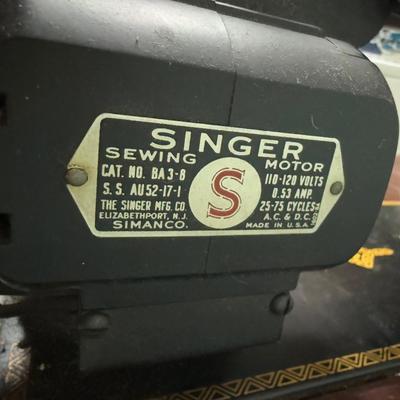 LOT 40B: Vintage Singer 206 Sewing Machine in Folding Trapezoid Cabinet / Sewing Table w/ Matching Storage Bench