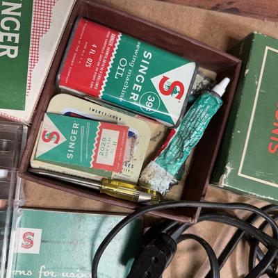 LOT 40B: Vintage Singer 206 Sewing Machine in Folding Trapezoid Cabinet / Sewing Table w/ Matching Storage Bench