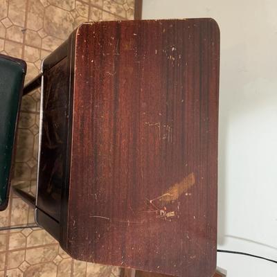 LOT 40B: Vintage Singer 206 Sewing Machine in Folding Trapezoid Cabinet / Sewing Table w/ Matching Storage Bench