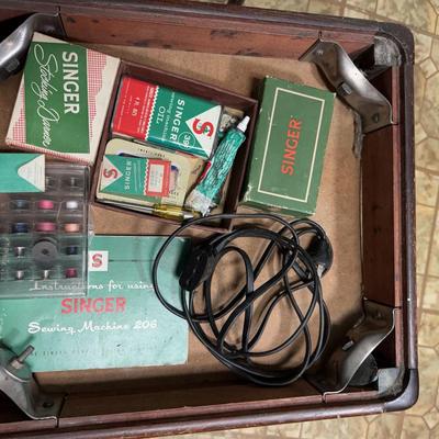 LOT 40B: Vintage Singer 206 Sewing Machine in Folding Trapezoid Cabinet / Sewing Table w/ Matching Storage Bench