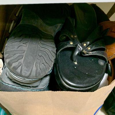 LOT 41 M: Closet Clear Out! Men & Women's Clothes, Dresses, Suits, Shoes, Scarves, Gloves, & More