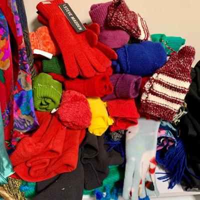 LOT 41 M: Closet Clear Out! Men & Women's Clothes, Dresses, Suits, Shoes, Scarves, Gloves, & More