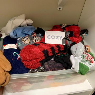 LOT 41 M: Closet Clear Out! Men & Women's Clothes, Dresses, Suits, Shoes, Scarves, Gloves, & More