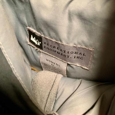 LOT 41 M: Closet Clear Out! Men & Women's Clothes, Dresses, Suits, Shoes, Scarves, Gloves, & More