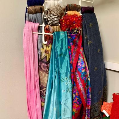 LOT 41 M: Closet Clear Out! Men & Women's Clothes, Dresses, Suits, Shoes, Scarves, Gloves, & More