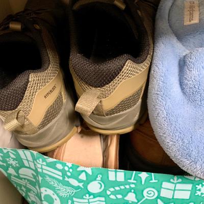 LOT 41 M: Closet Clear Out! Men & Women's Clothes, Dresses, Suits, Shoes, Scarves, Gloves, & More