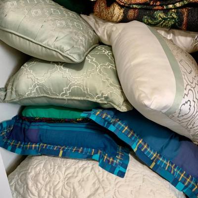 LOT 45 Z: Closet Clear Out! Bedsheets, Towels, Pillows, & More