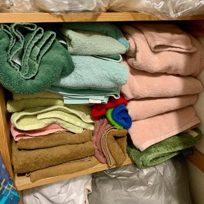 LOT 45 Z: Closet Clear Out! Bedsheets, Towels, Pillows, & More
