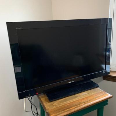 LOT 47 Z: Sony Bravia LCD TV Model #KDL-32BX300