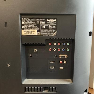 LOT 47 Z: Sony Bravia LCD TV Model #KDL-32BX300