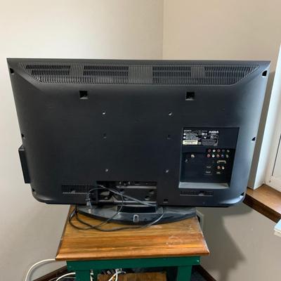 LOT 47 Z: Sony Bravia LCD TV Model #KDL-32BX300