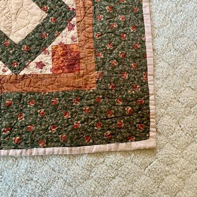 LOT 49 M: Beautiful Decorative Quilt Collection