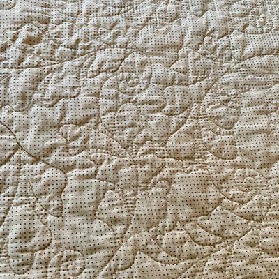 LOT 49 M: Beautiful Decorative Quilt Collection