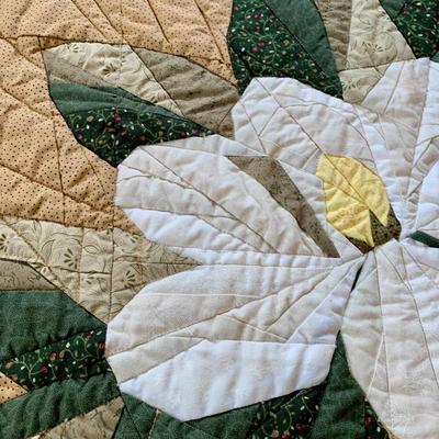 LOT 49 M: Beautiful Decorative Quilt Collection