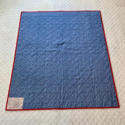 LOT 49 M: Beautiful Decorative Quilt Collection