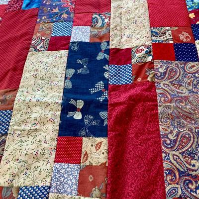 LOT 49 M: Beautiful Decorative Quilt Collection