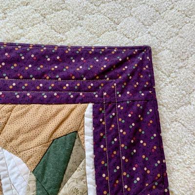 LOT 49 M: Beautiful Decorative Quilt Collection