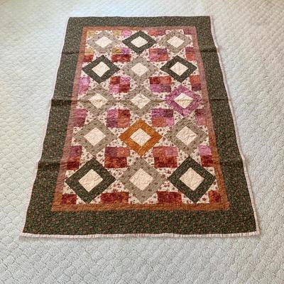 LOT 49 M: Beautiful Decorative Quilt Collection