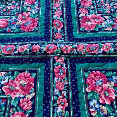 LOT 49 M: Beautiful Decorative Quilt Collection