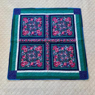 LOT 49 M: Beautiful Decorative Quilt Collection