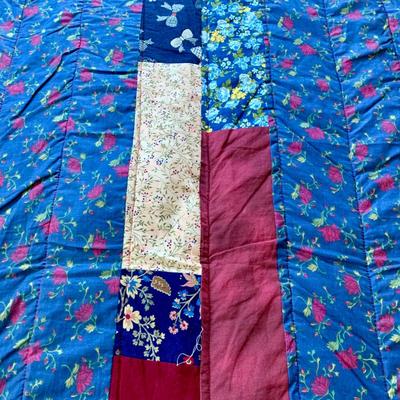 LOT 49 M: Beautiful Decorative Quilt Collection