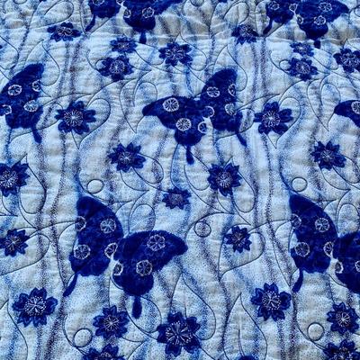 LOT 49 M: Beautiful Decorative Quilt Collection