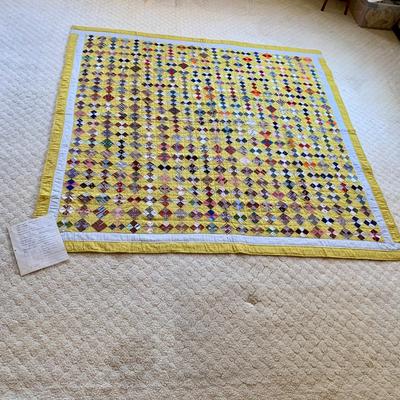 LOT 50 M: Beautiful Decorative Quilt Collection