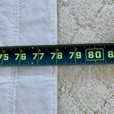 LOT 50 M: Beautiful Decorative Quilt Collection