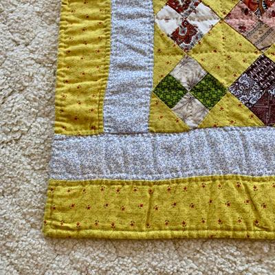 LOT 50 M: Beautiful Decorative Quilt Collection