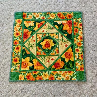 LOT 50 M: Beautiful Decorative Quilt Collection