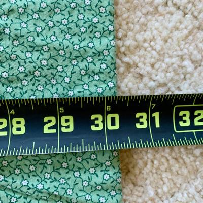 LOT 50 M: Beautiful Decorative Quilt Collection