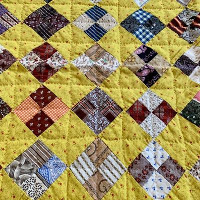 LOT 50 M: Beautiful Decorative Quilt Collection
