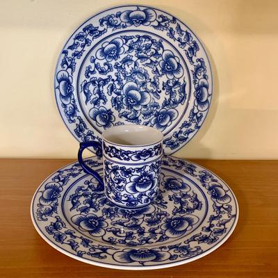 LOT 59 K: Bombay Blue & White China Set: Florals & Dragons 18 pieces