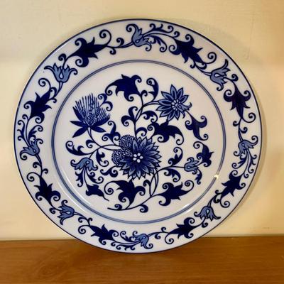 LOT 59 K: Bombay Blue & White China Set: Florals & Dragons 18 pieces