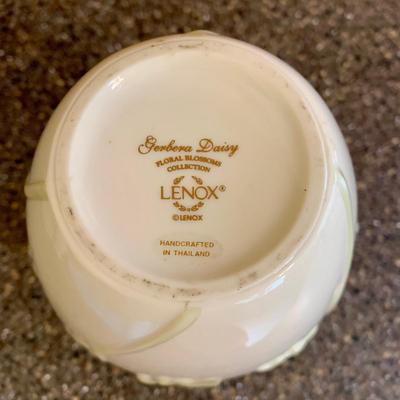 LOT 66 K: Lenox Collection: Votives, Daffodil Bud Vase, Gerbera Daisy Floral Blossoms Collection Vase, & Iris Masterpiece Vase