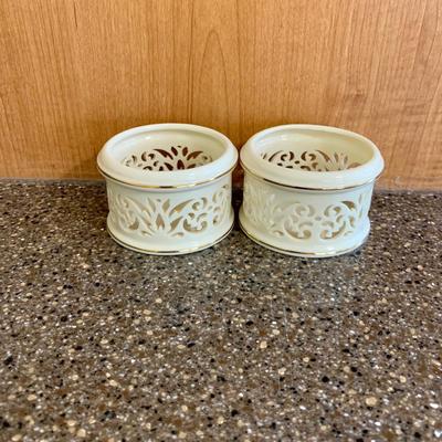 LOT 66 K: Lenox Collection: Votives, Daffodil Bud Vase, Gerbera Daisy Floral Blossoms Collection Vase, & Iris Masterpiece Vase