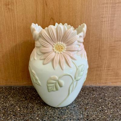LOT 66 K: Lenox Collection: Votives, Daffodil Bud Vase, Gerbera Daisy Floral Blossoms Collection Vase, & Iris Masterpiece Vase